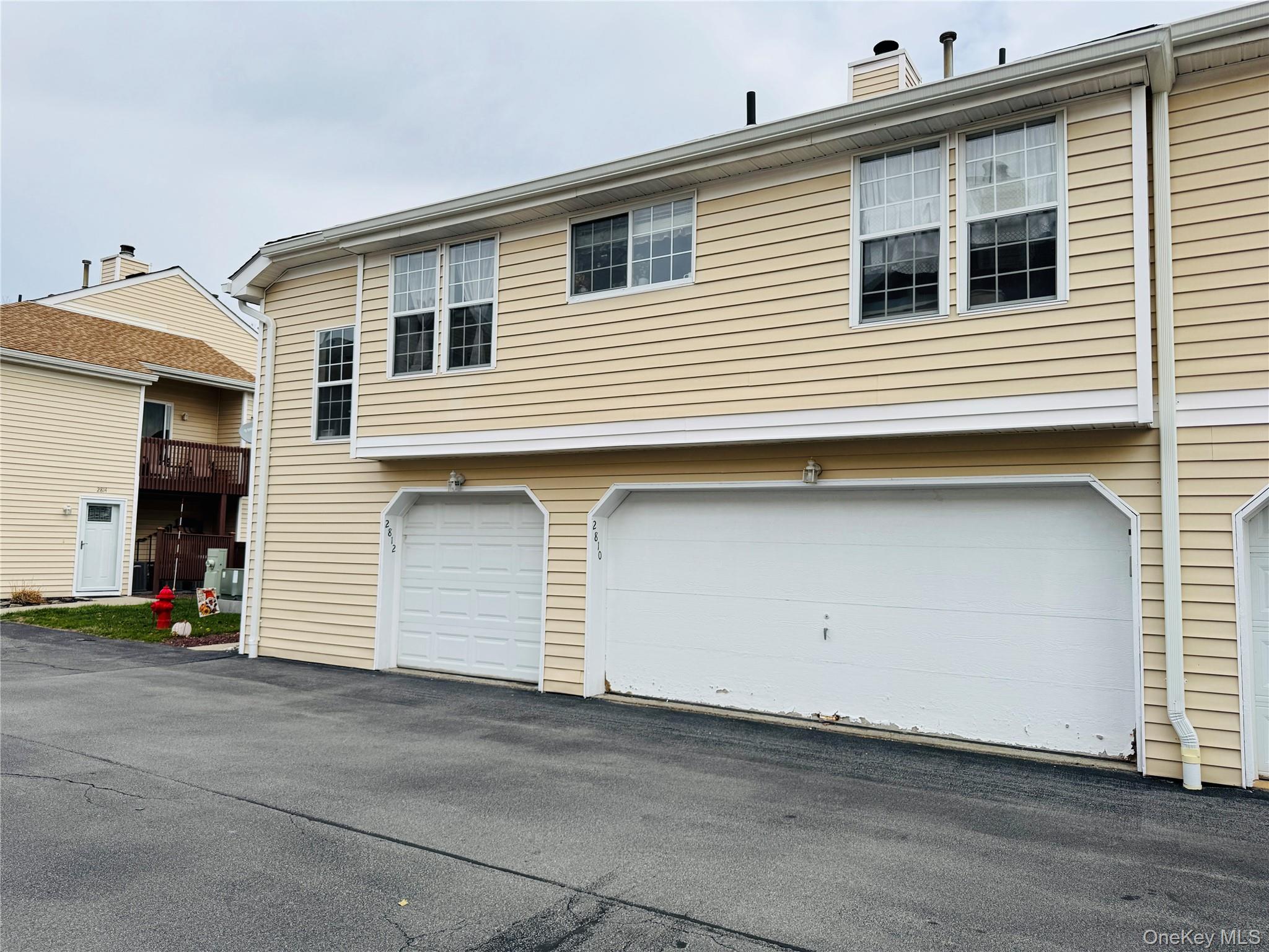 2812 Whispering Hills