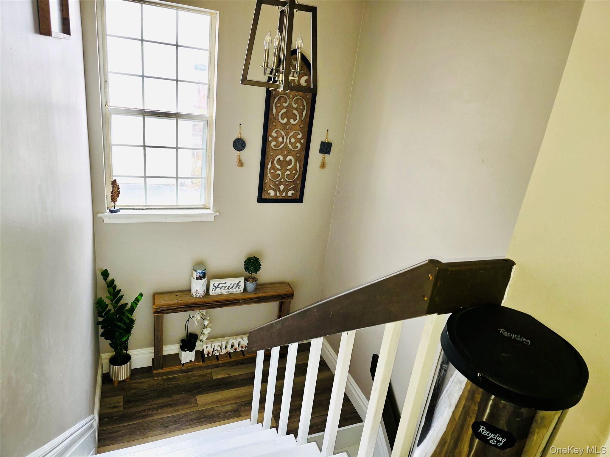 2812 Whispering Hills