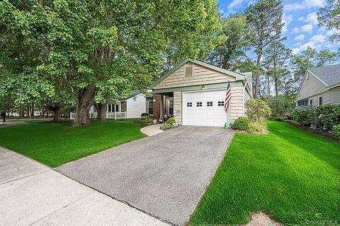 Photo of 304 Kingston Court, Ridge, NY 11961 (MLS # 888419)