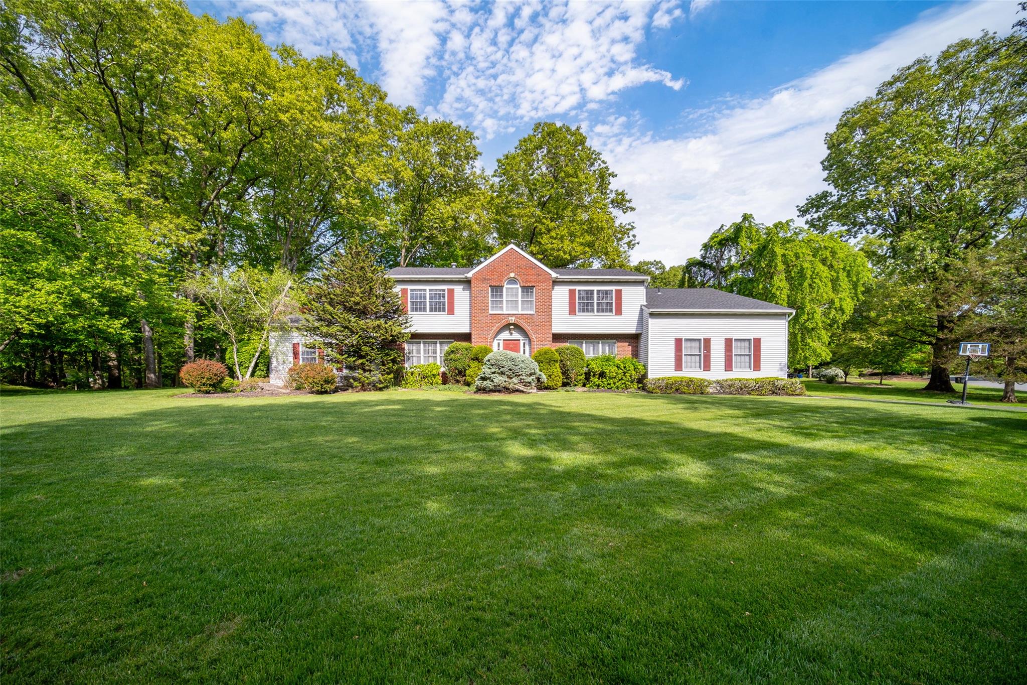 6 Henry Court, Suffern, New York image 2