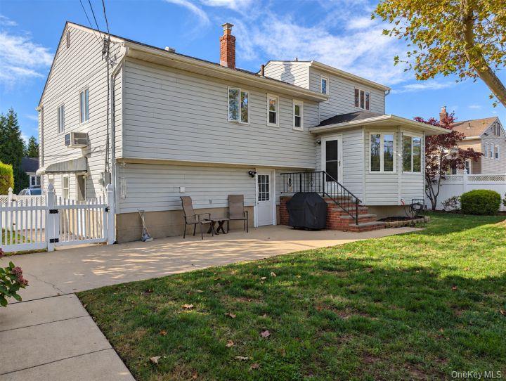 Photo of 14 Glenbrook Road, Hicksville, NY 11801 (MLS # 1068661)