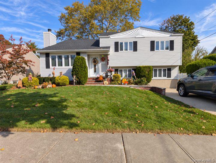 Photo of 14 Glenbrook Road, Hicksville, NY 11801 (MLS # 1068661)