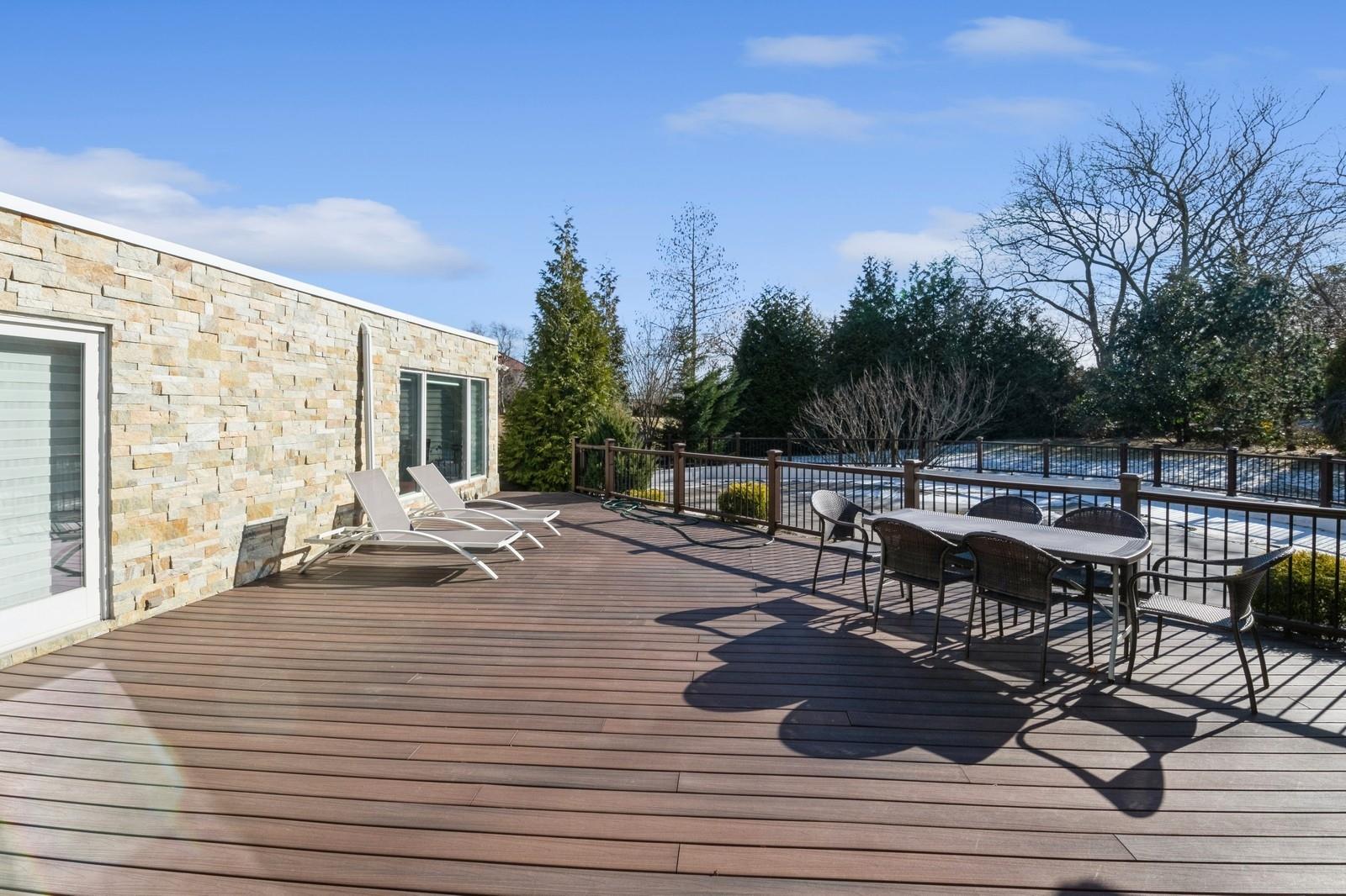 10 Macy Drive, Hewlett Bay Park, New York image 17