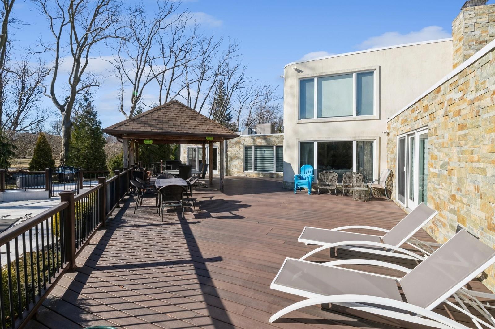 10 Macy Drive, Hewlett Bay Park, New York image 18