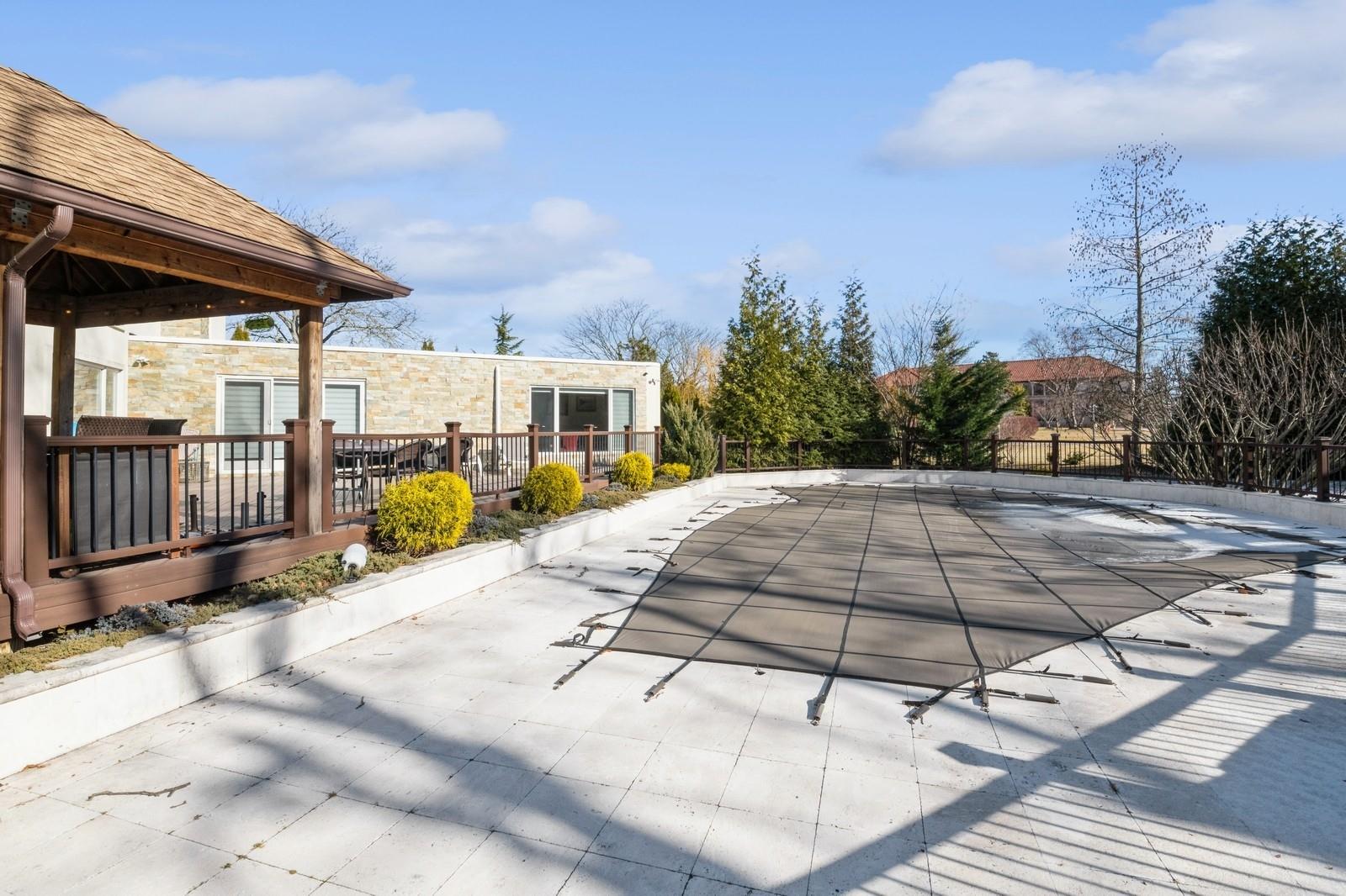 10 Macy Drive, Hewlett Bay Park, New York image 23