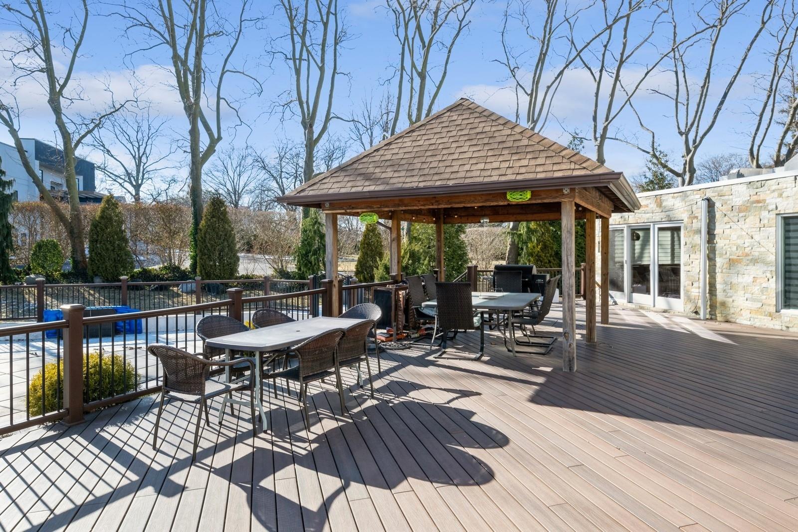 10 Macy Drive, Hewlett Bay Park, New York image 19