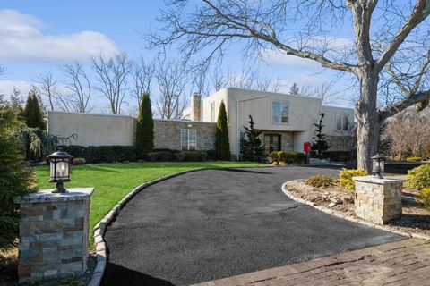 10 Macy Drive Hewlett Bay Park NY 11557