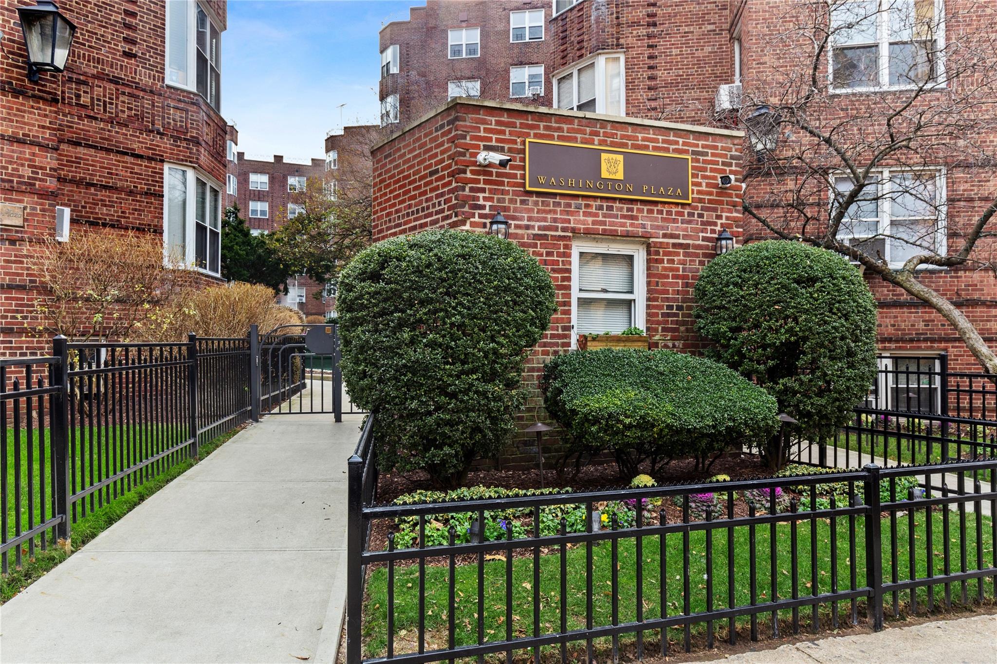 35th Avenue C24, Jackson Heights, Queens, NY - 1 Bedrooms  
1 Bathrooms  
4 Rooms - 