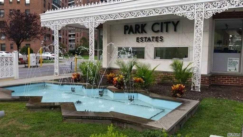 98th Street 8D, Rego Park, Queens, NY - 2 Bedrooms  
2 Bathrooms  
5 Rooms - 
