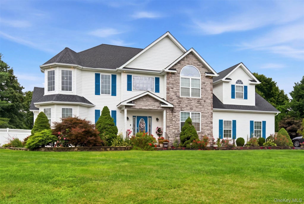 Photo of 2 Sherwood Drive, Shoreham, NY 11786 (MLS # 1035071)