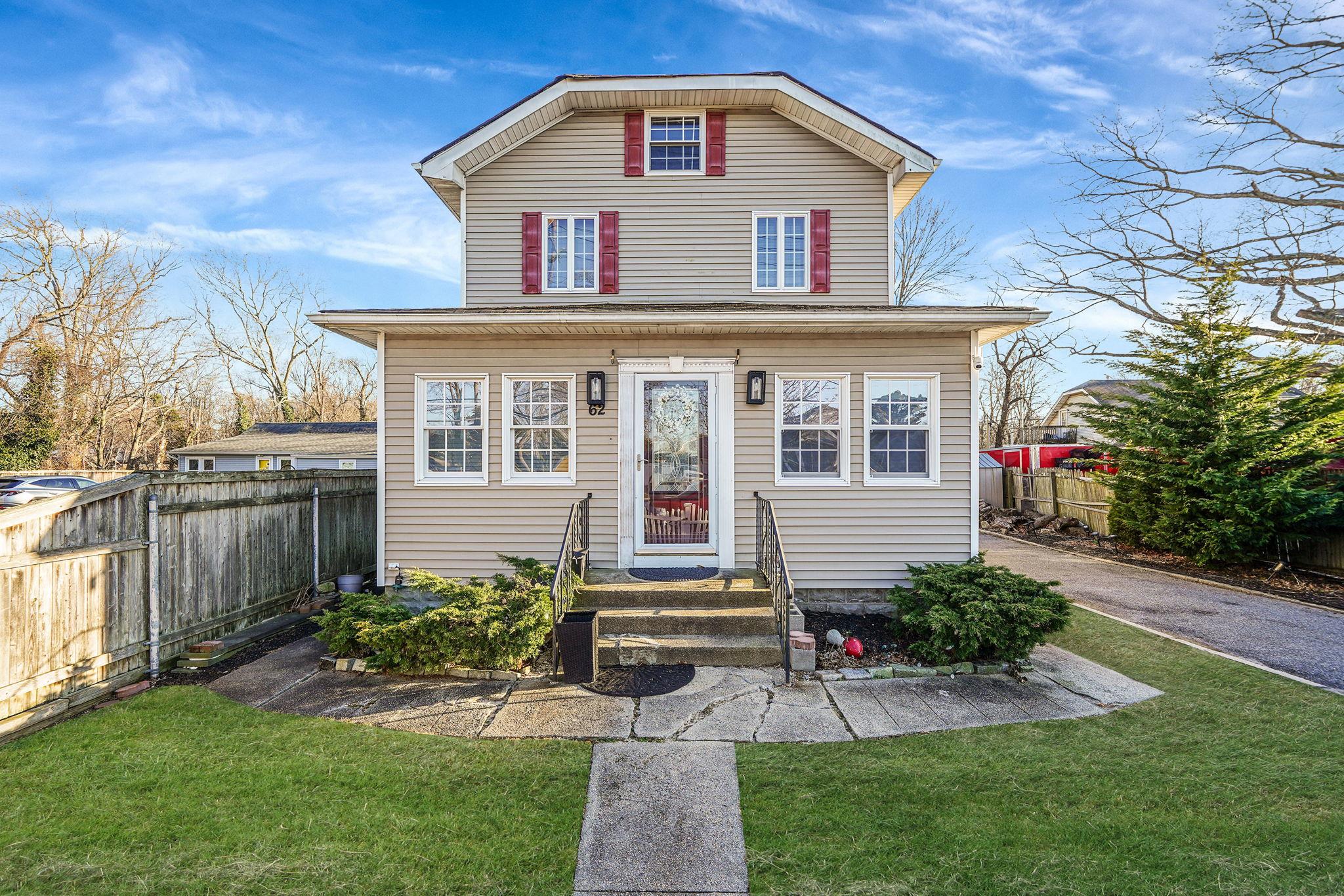 62 Moffitt Boulevard, East Islip, New York image 2