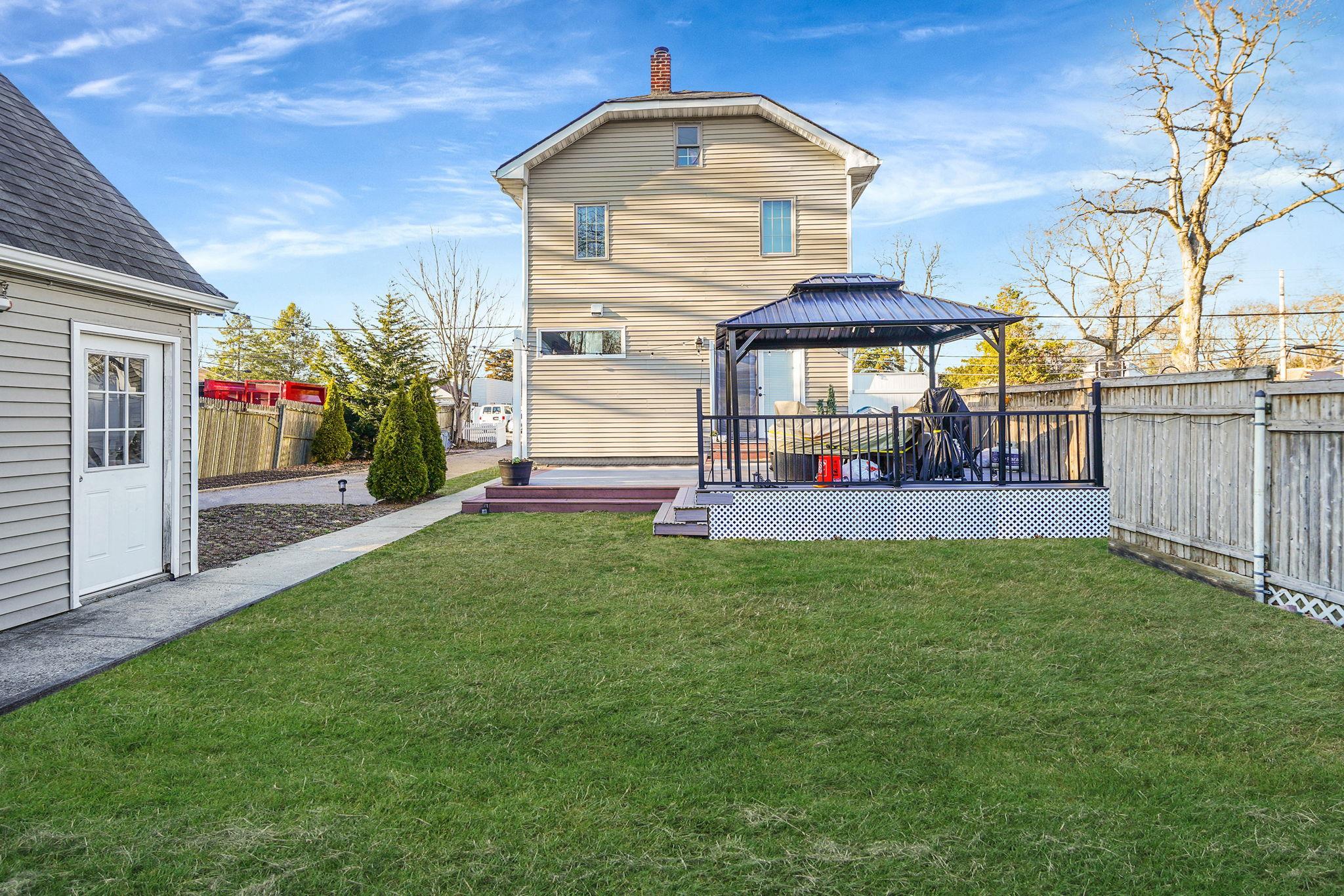 62 Moffitt Boulevard, East Islip, New York image 24