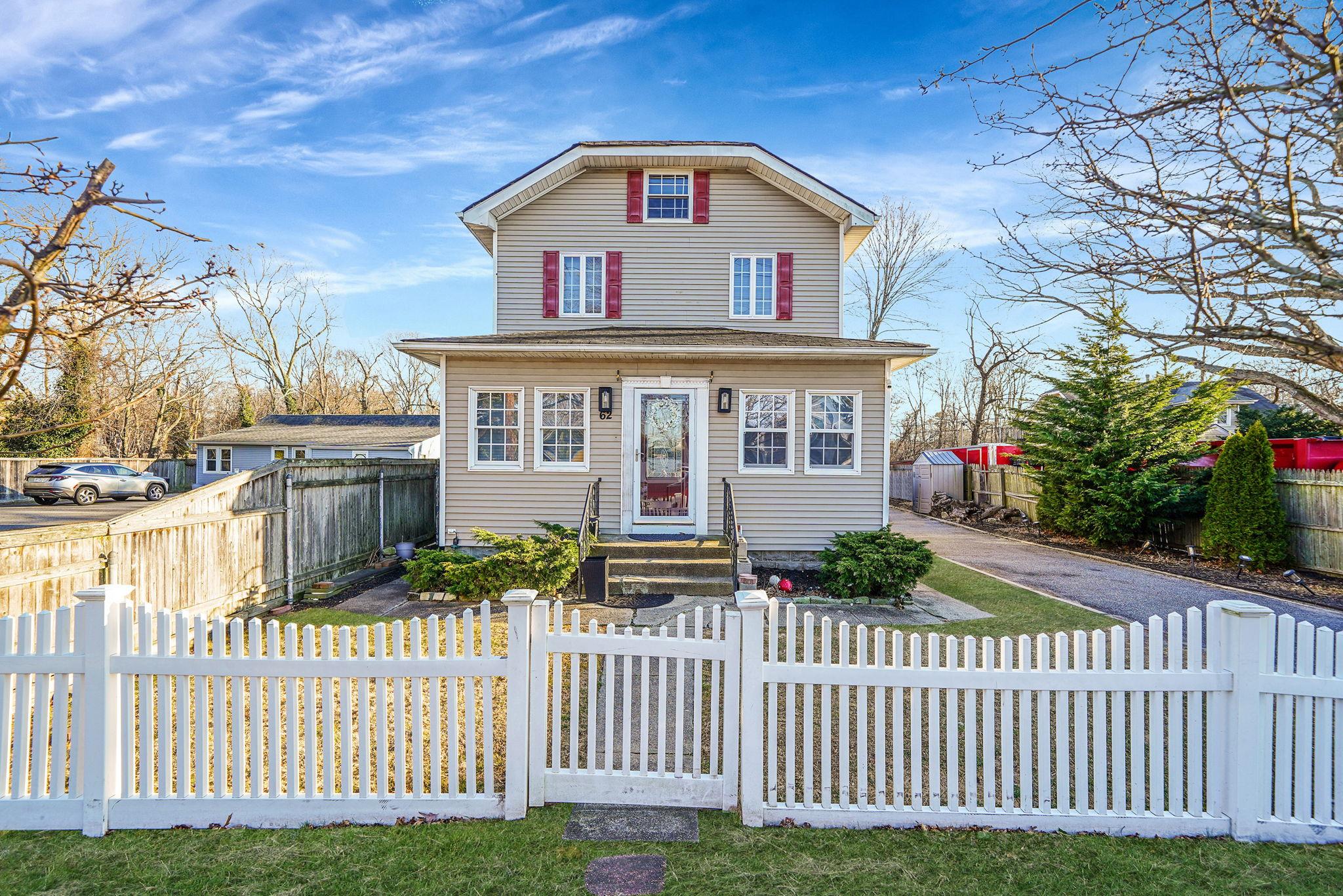 62 Moffitt Boulevard, East Islip, New York image 1