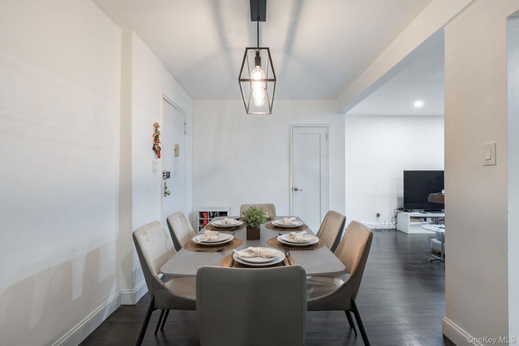 Photo of 84-01 Main Street #527, Briarwood, NY 11435 (MLS # 951466)