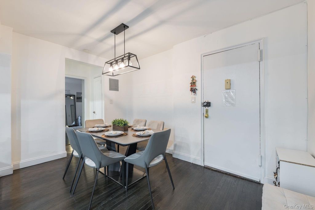 Photo of 84-01 Main Street #527, Briarwood, NY 11435 (MLS # 951466)