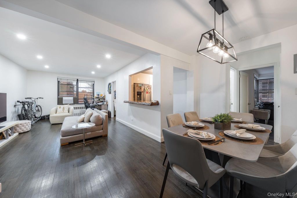 Photo of 84-01 Main Street #527, Briarwood, NY 11435 (MLS # 951466)