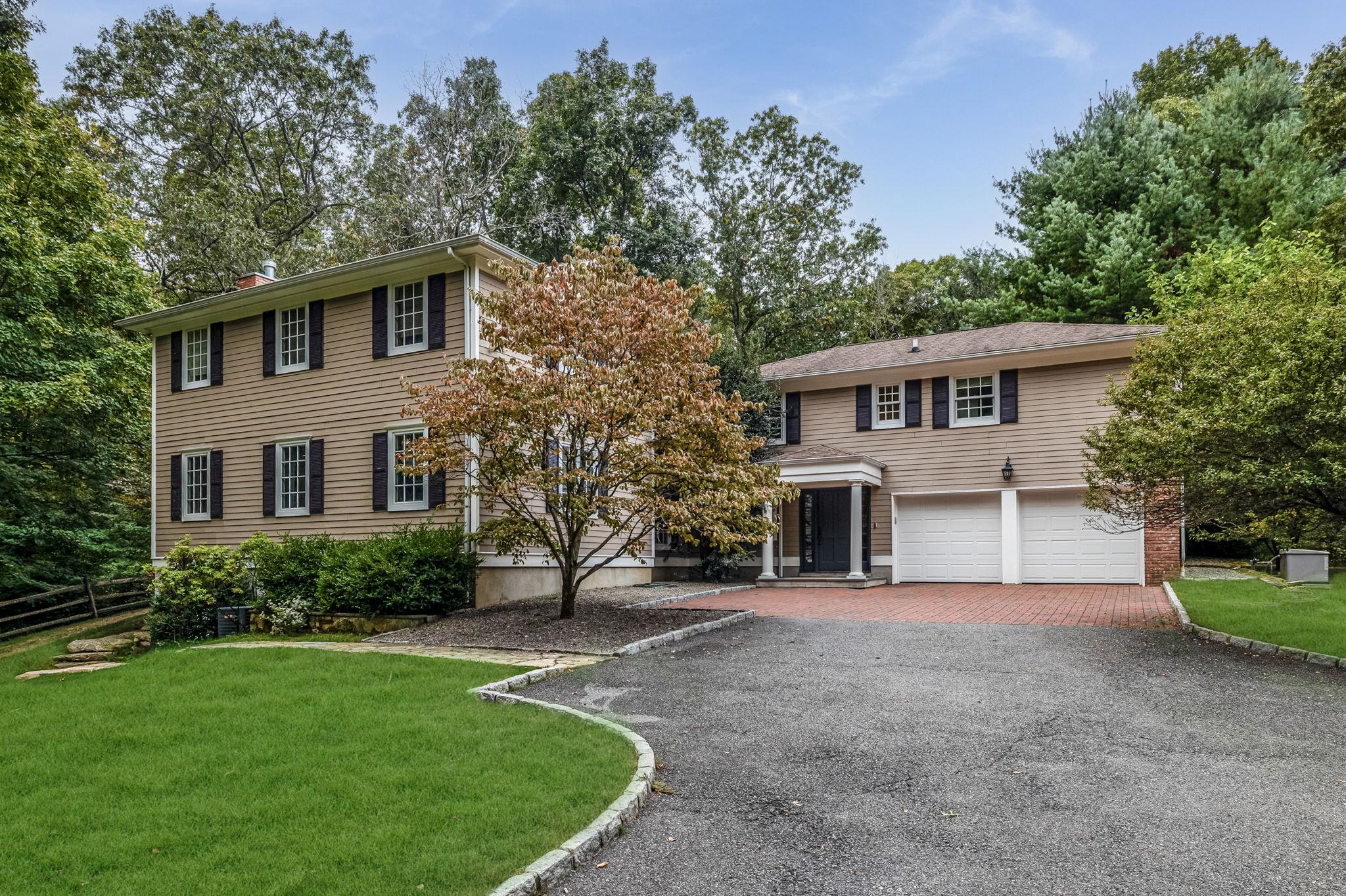 Valley Lane, Chappaqua, New York - 4 Bedrooms  
4 Bathrooms - 