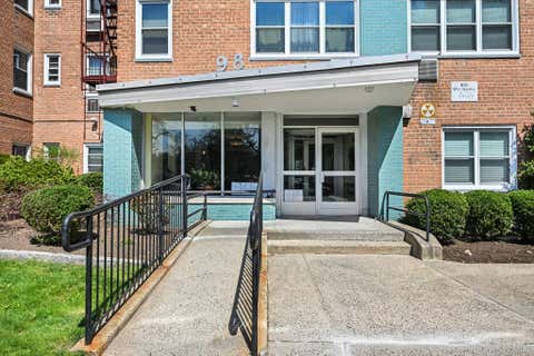 Homes For Sale - 98 Dehaven Drive #2B<br/> Yonkers, NY 10703