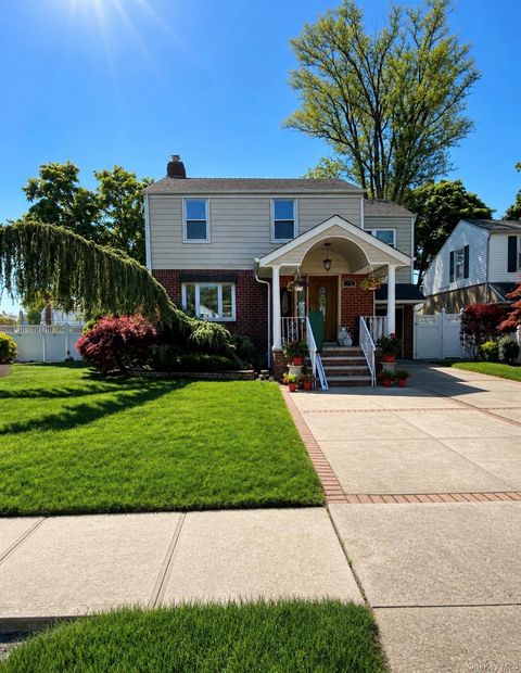 Homes For Sale - 25 Nassau Street<br/> Elmont, NY 11003