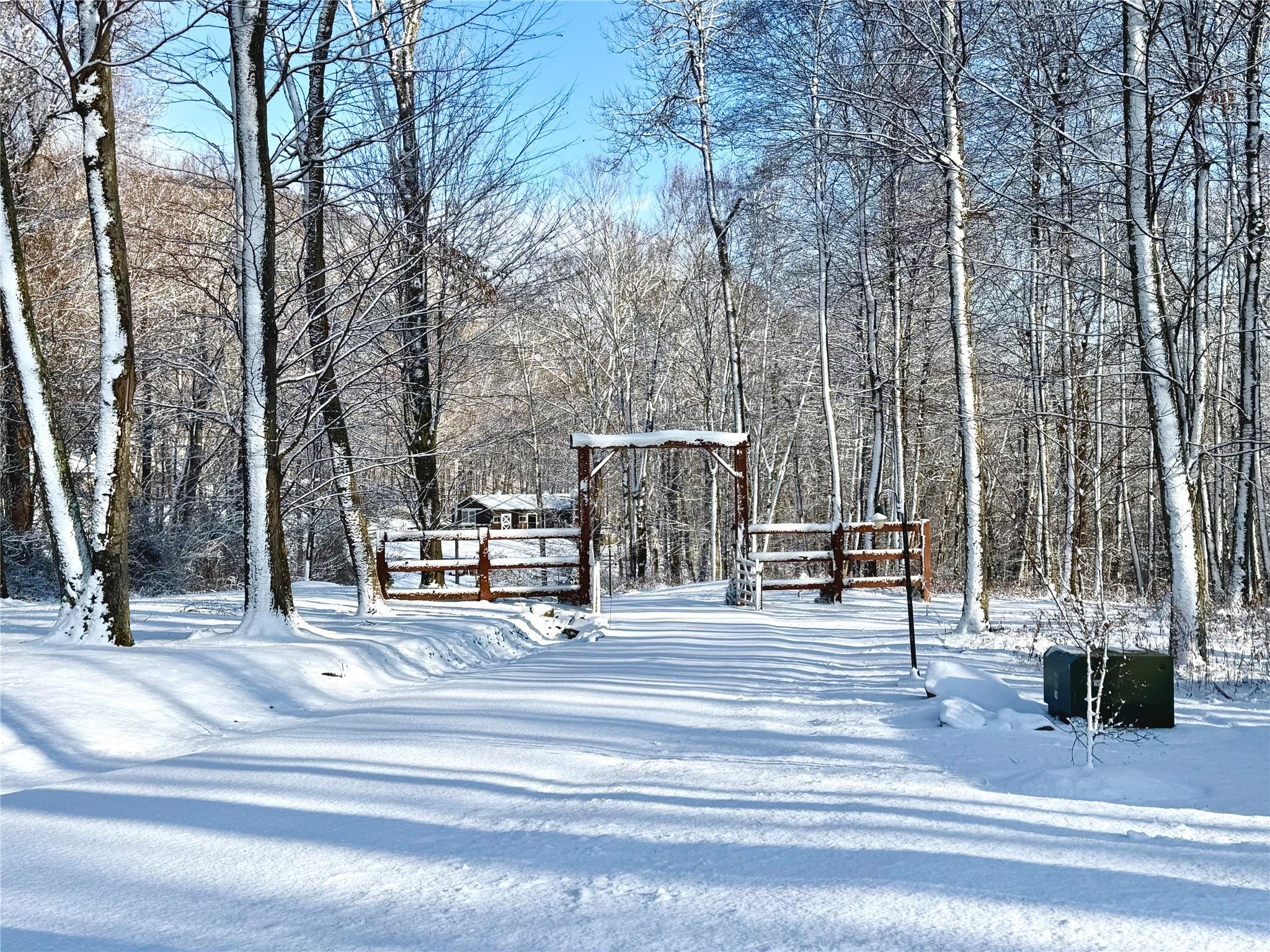 1081 E Mountain Road, Cold Spring, New York image 1