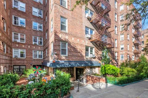 Photo of 102-55 67 Drive Dr #4A, Forest Hills, NY 11375 (MLS # 928169) Photo of 102-55 67 Drive Dr #4A, Forest Hills, NY 11375 (MLS # 928169)