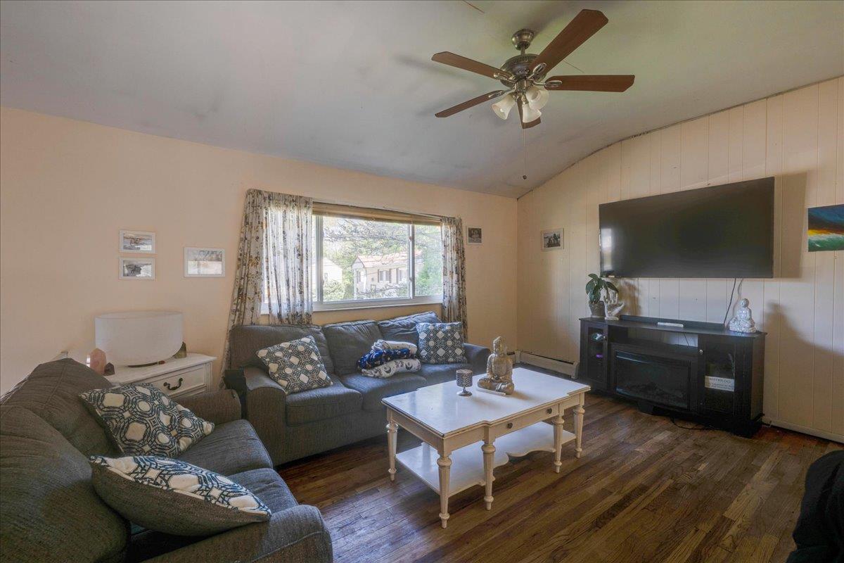 8 Holly Court, North Babylon, New York image 5