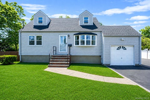 Homes For Sale - 337 S 14th Street<br/> Lindenhurst, NY 11757