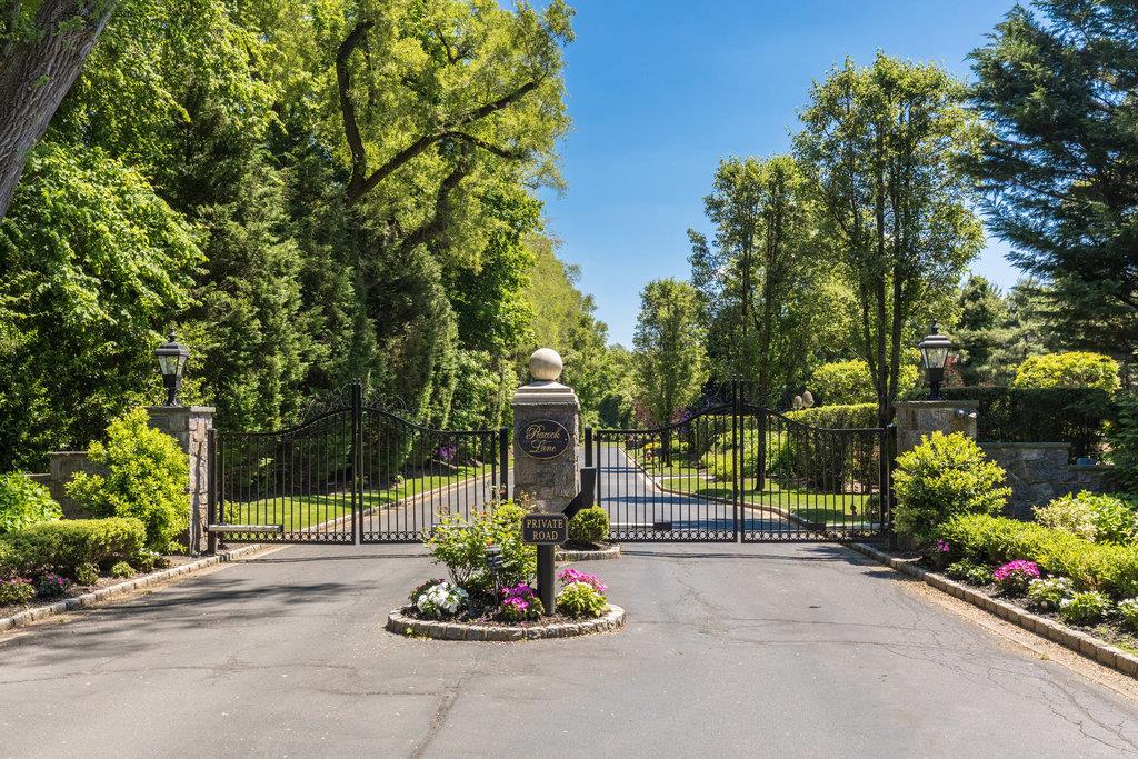 1 Peacock Lane