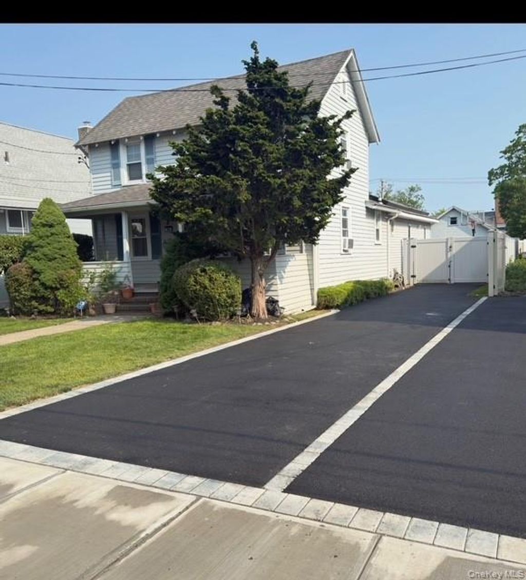 Photo of 982 Adams Street, Baldwin, NY 11510 (MLS # 958851)