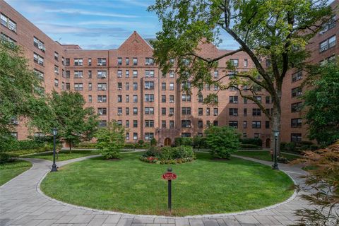 Photo of 198 Garth Road #2B, Scarsdale, NY 10583 (MLS # 981659)