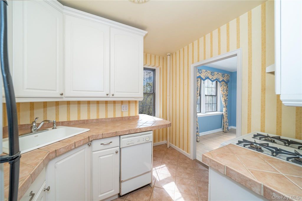 Photo of 198 Garth Road #2B, Scarsdale, NY 10583 (MLS # 981659)