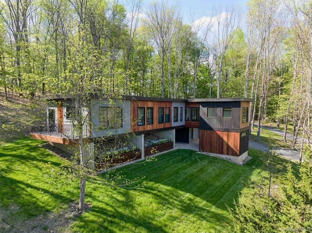 490 Old State Route 82