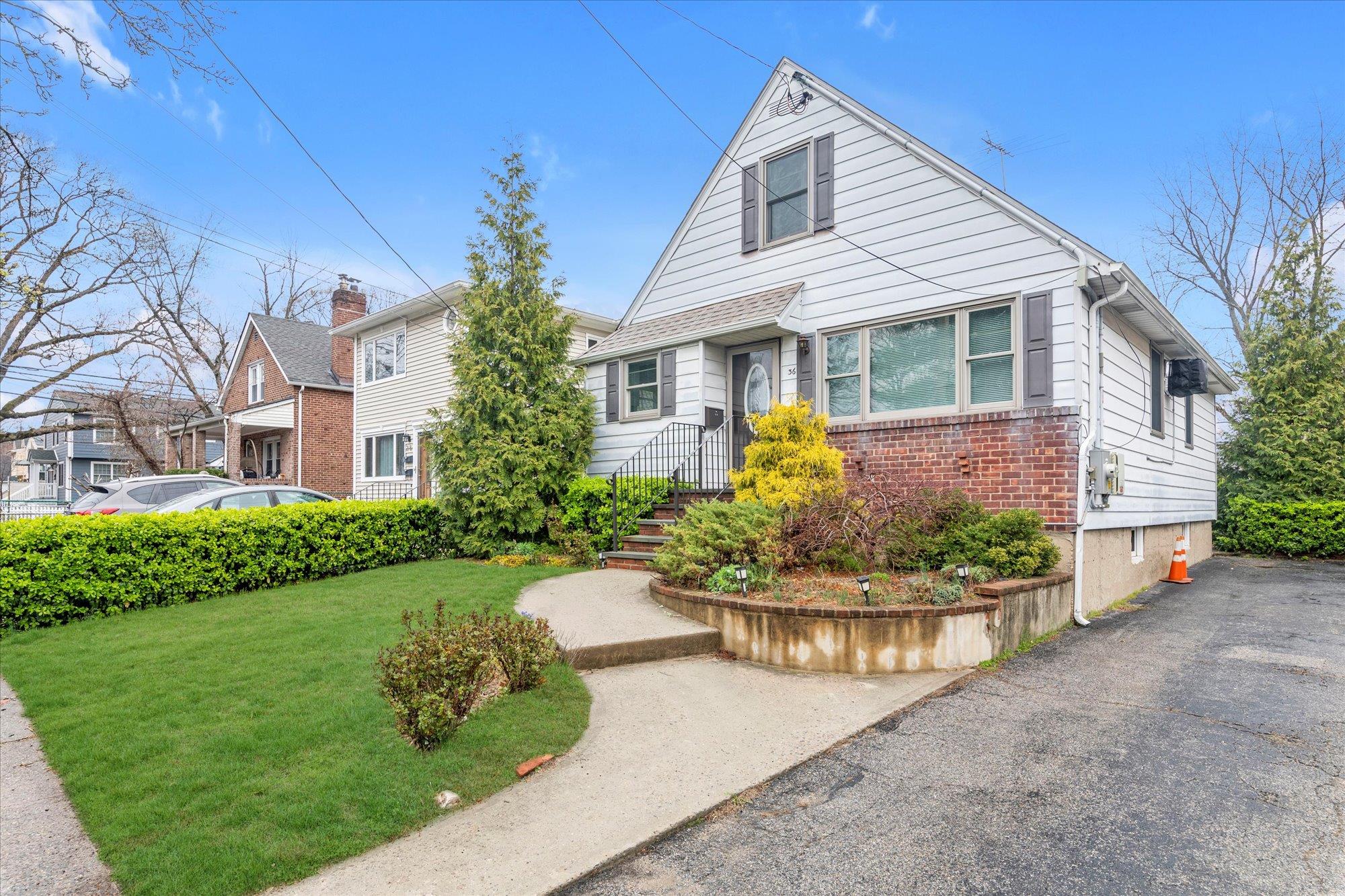 36 Graywood Road, Port Washington, New York image 2