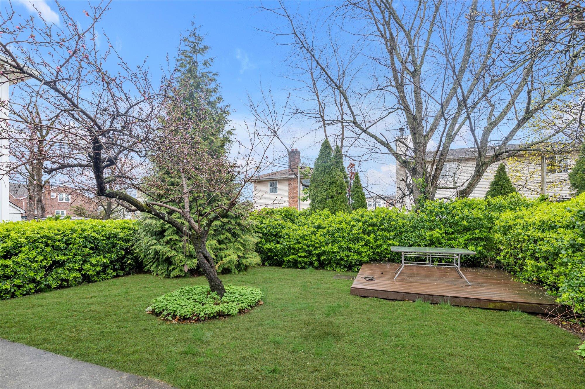 36 Graywood Road, Port Washington, New York image 17