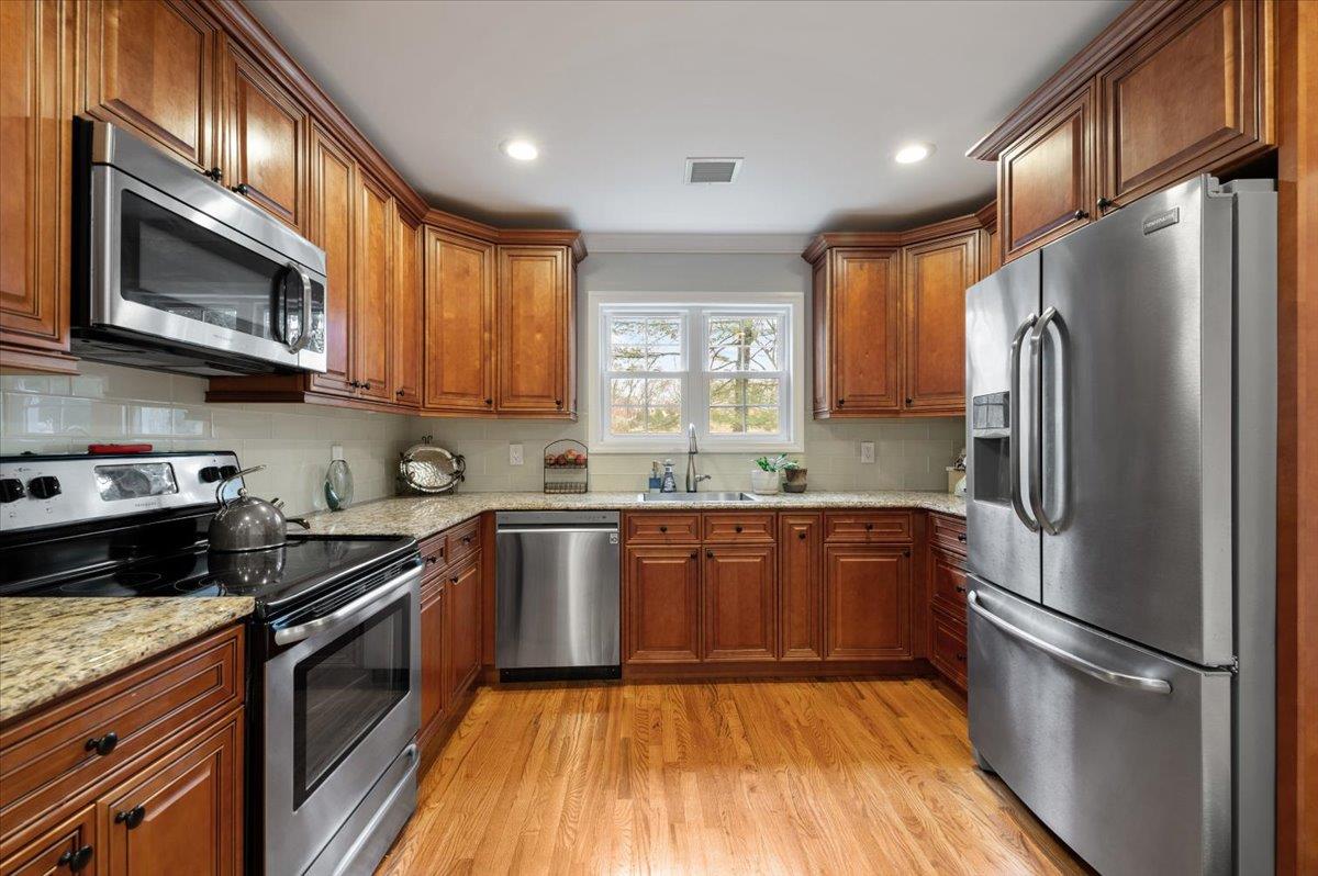 24 Pimlico Drive, Commack, New York image 9