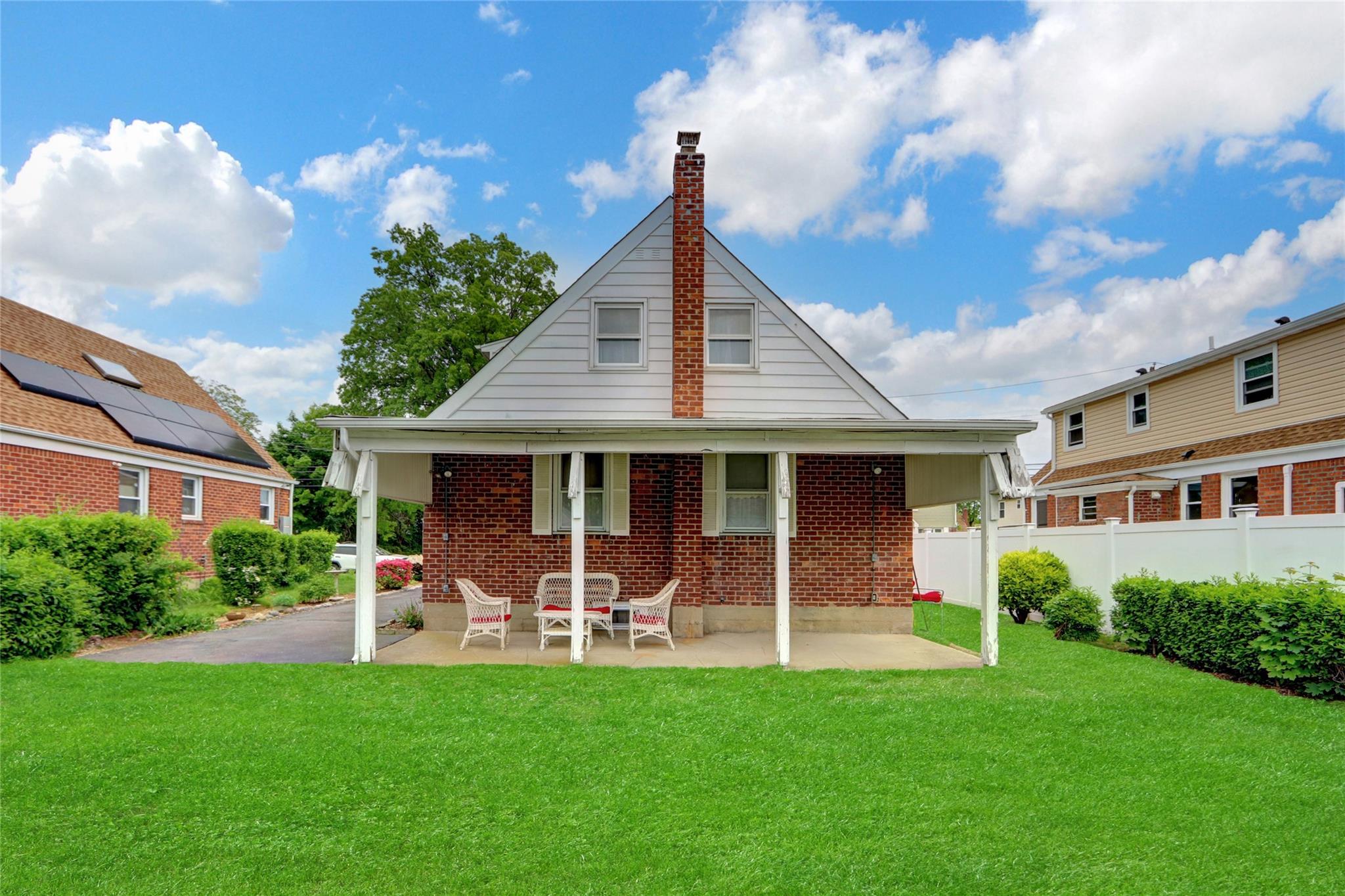26 Walton Avenue, Uniondale, New York image 25
