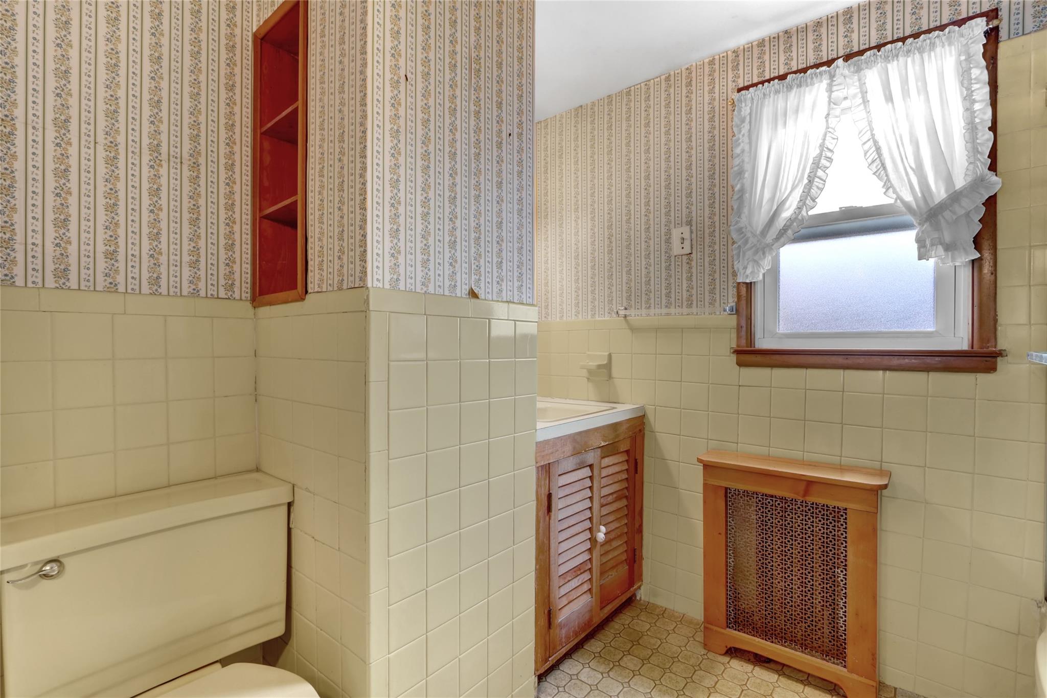 26 Walton Avenue, Uniondale, New York image 21