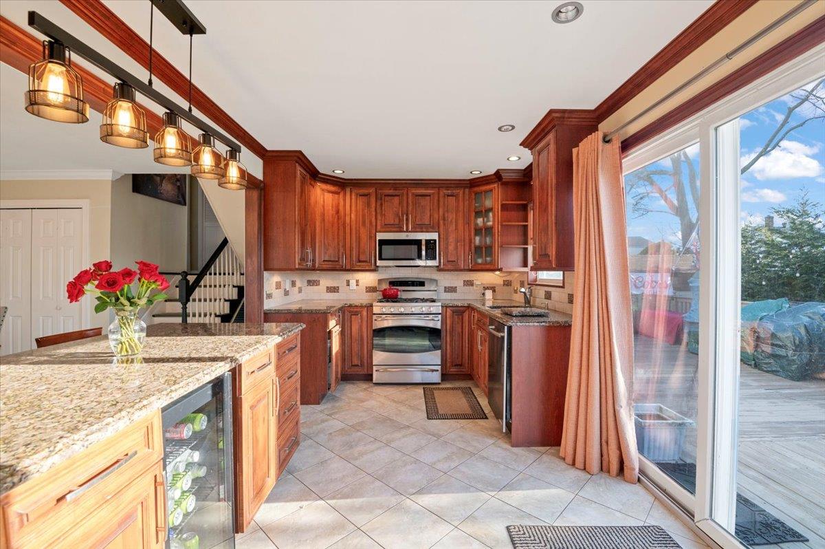 103 E Granada Avenue, Lindenhurst, New York image 9