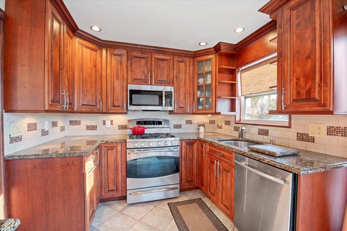 103 E Granada Avenue, Lindenhurst, New York image 11