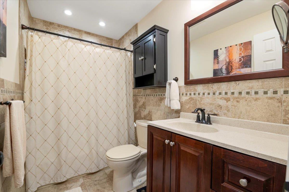103 E Granada Avenue, Lindenhurst, New York image 23