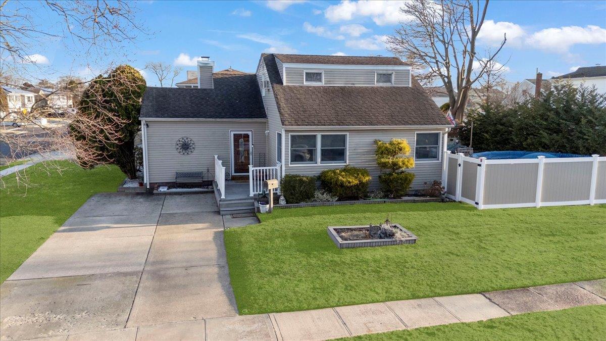 103 E Granada Avenue, Lindenhurst, New York image 32
