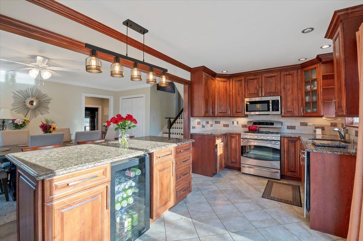 103 E Granada Avenue, Lindenhurst, New York image 10