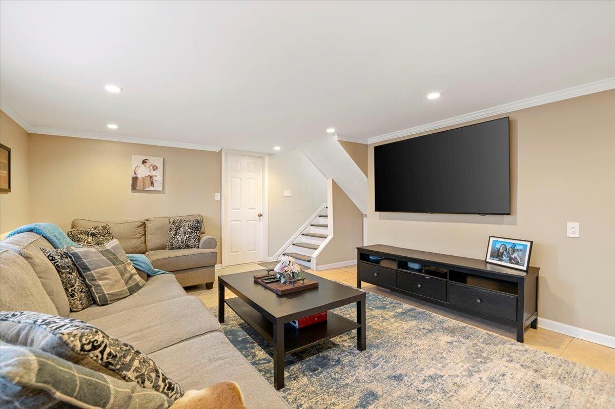 103 E Granada Avenue, Lindenhurst, New York image 16