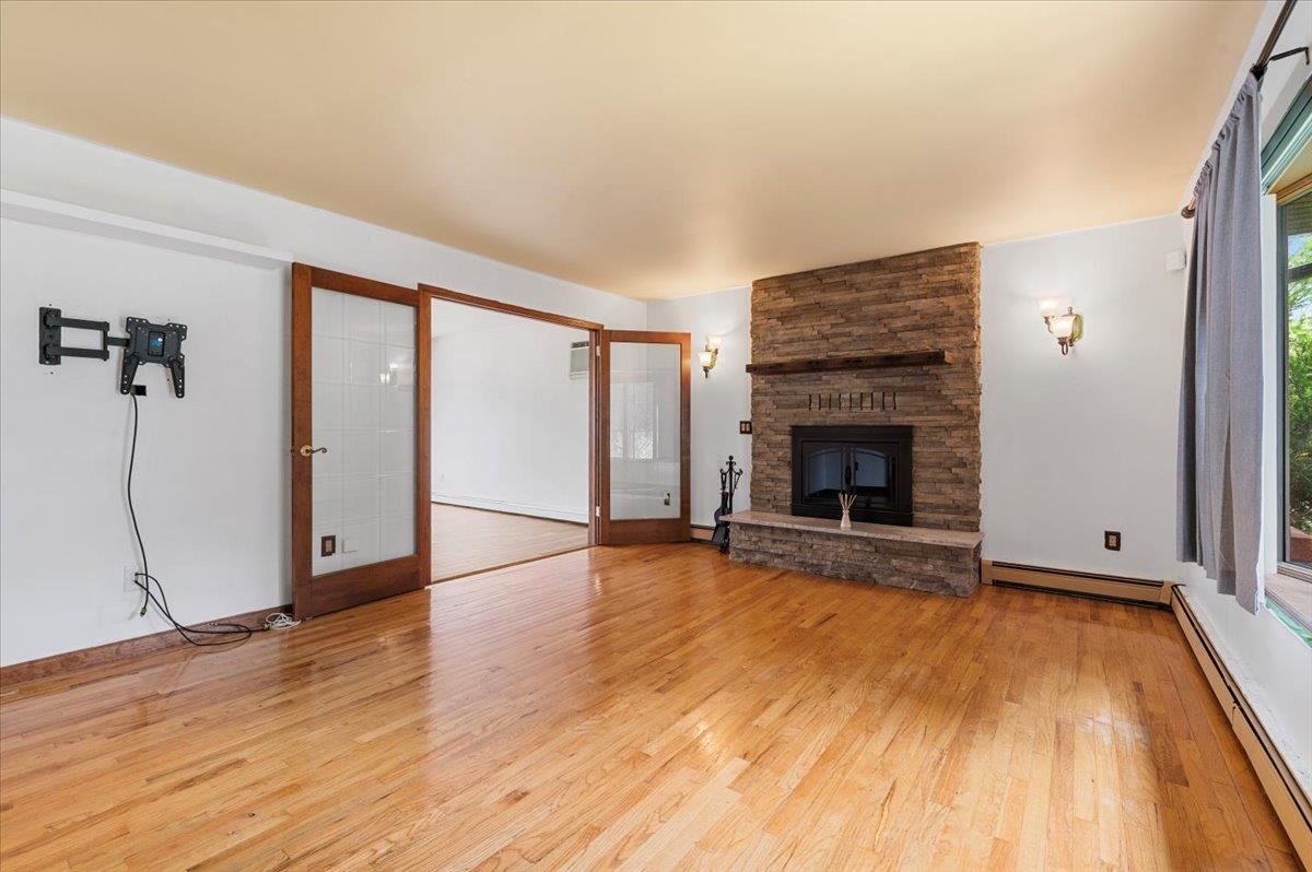 Dix Hills, New York 11746, United States, 3 Bedrooms Bedrooms, ,4 BathroomsBathrooms,Residential,Active,150000