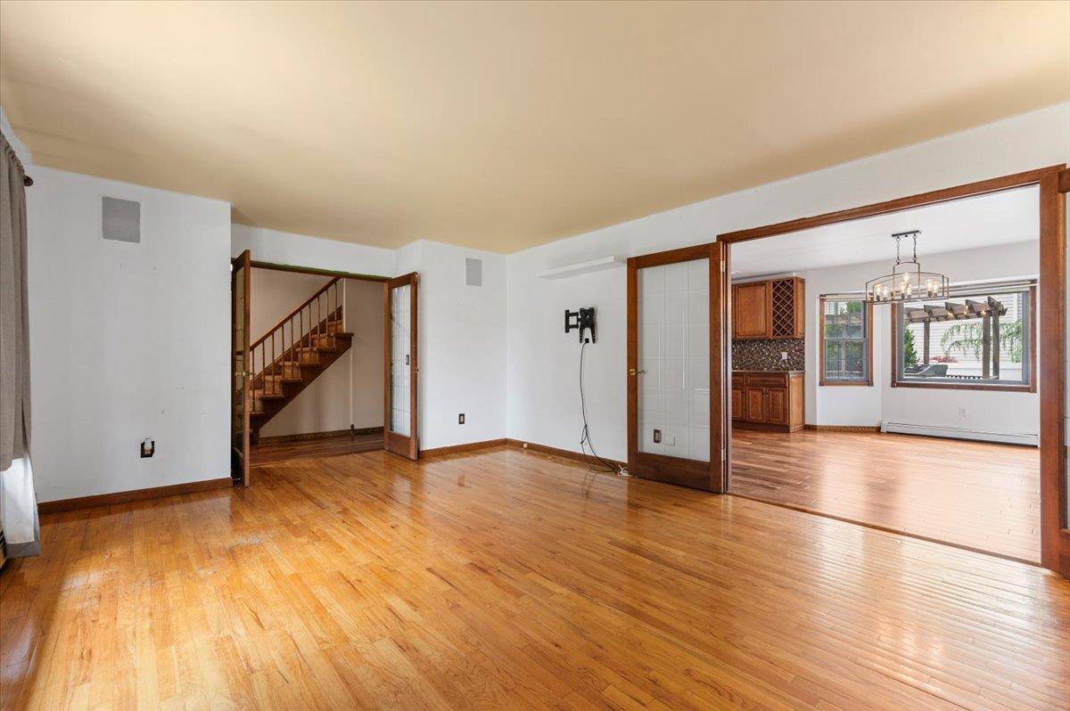 Dix Hills, New York 11746, United States, 3 Bedrooms Bedrooms, ,4 BathroomsBathrooms,Residential,Active,150000