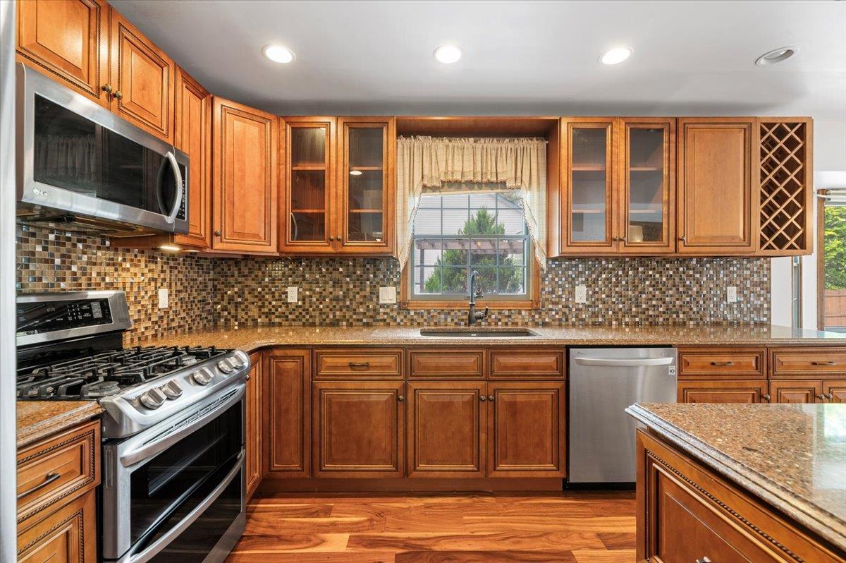 Dix Hills, New York 11746, United States, 3 Bedrooms Bedrooms, ,4 BathroomsBathrooms,Residential,Active,150000