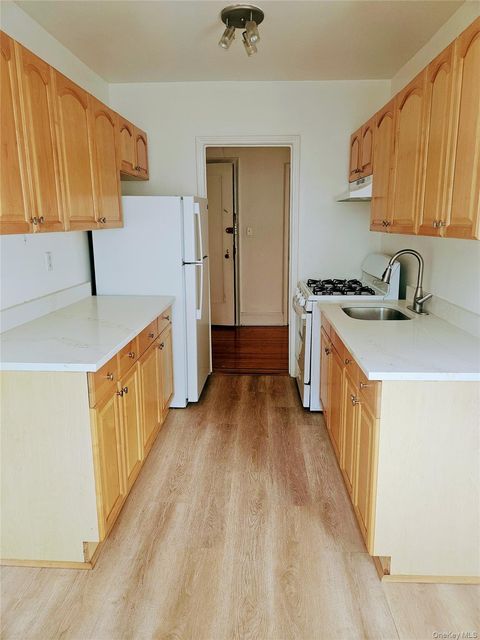 Apartment For Rent - 1 Broad Parkway #6M<br/> White Plains, NY 10601