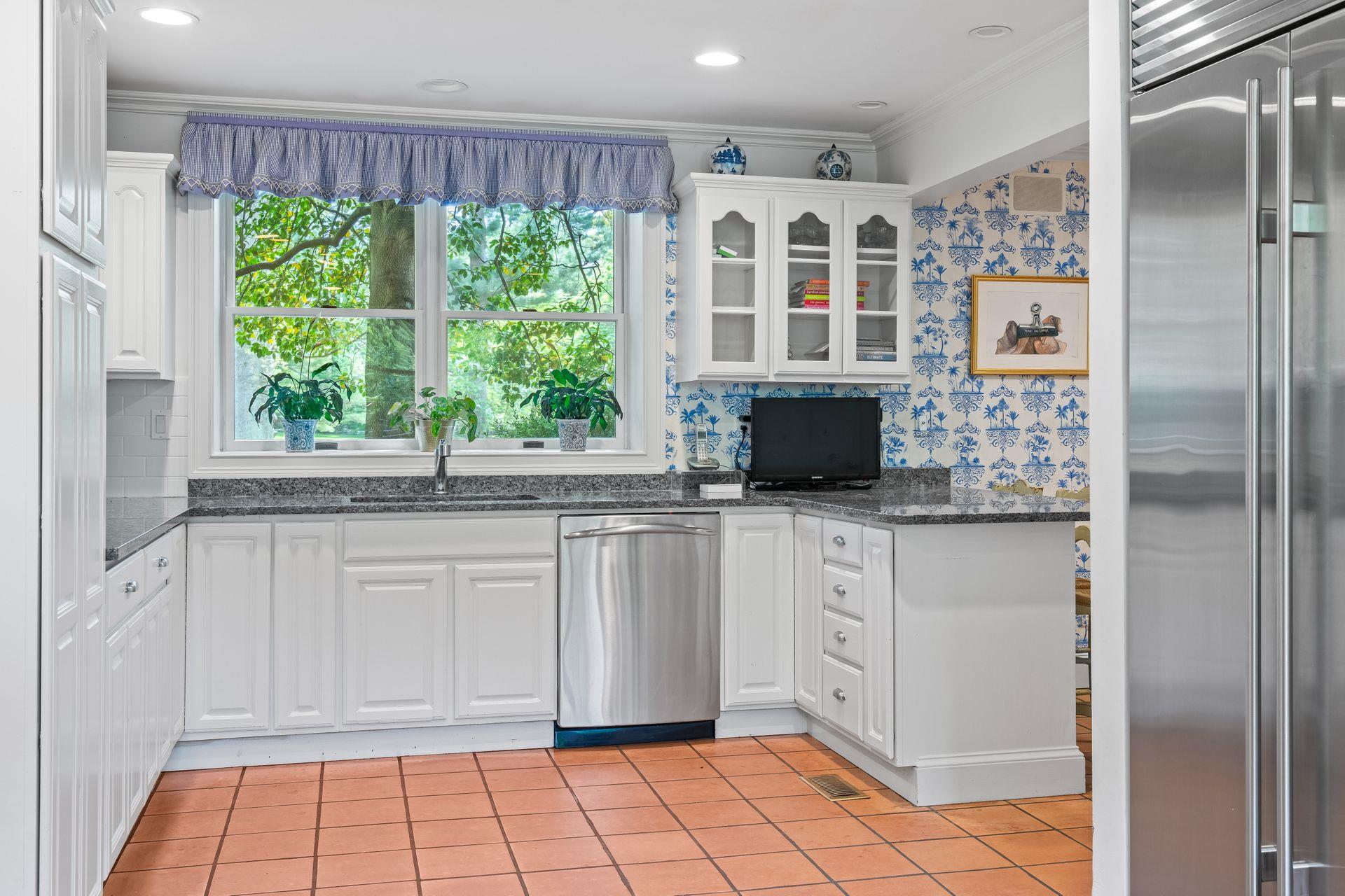 11 Meadow Spring Road, Glen Cove, New York image 10
