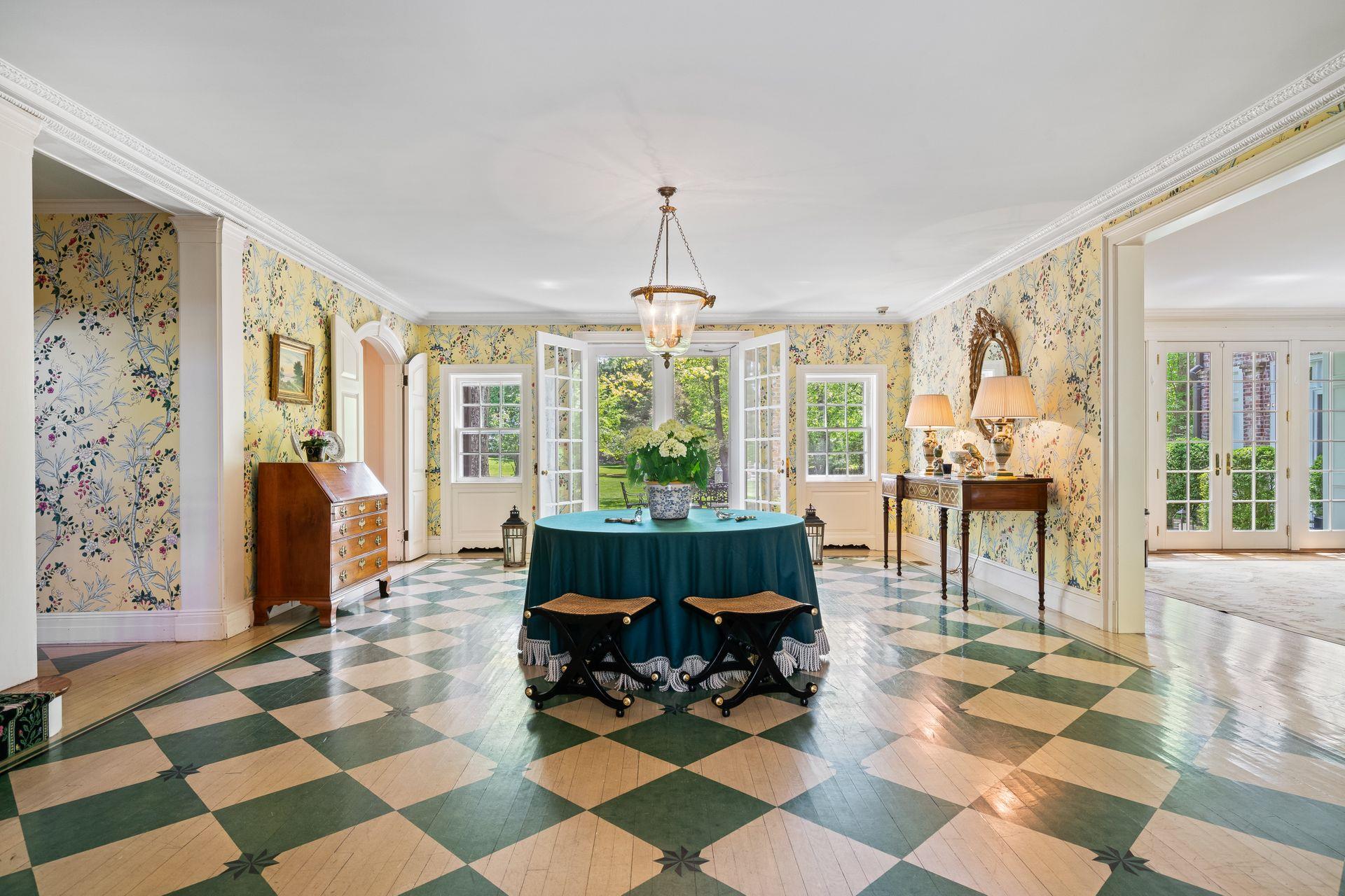 11 Meadow Spring Road, Glen Cove, New York image 2