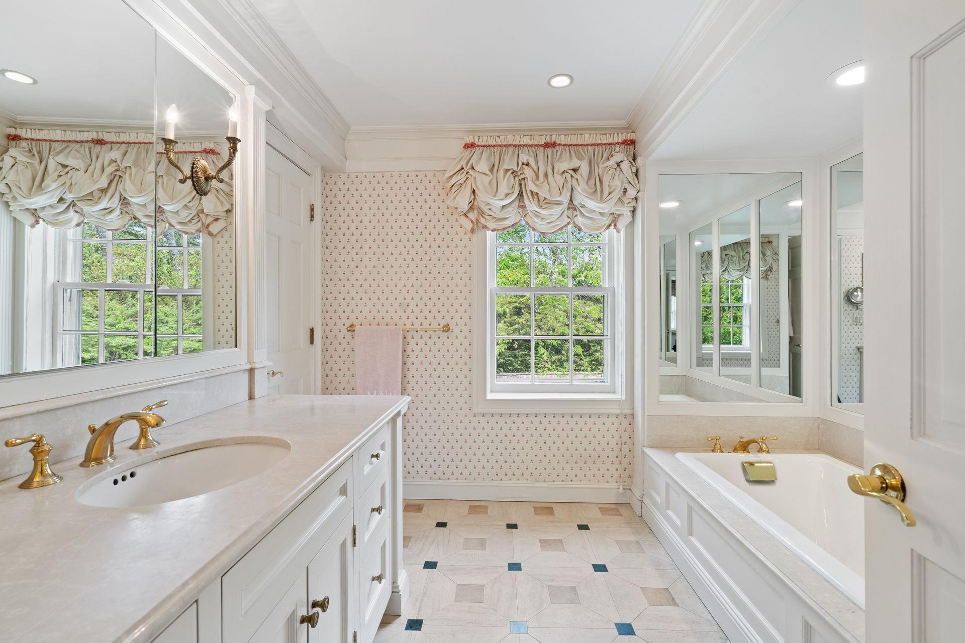 11 Meadow Spring Road, Glen Cove, New York image 18